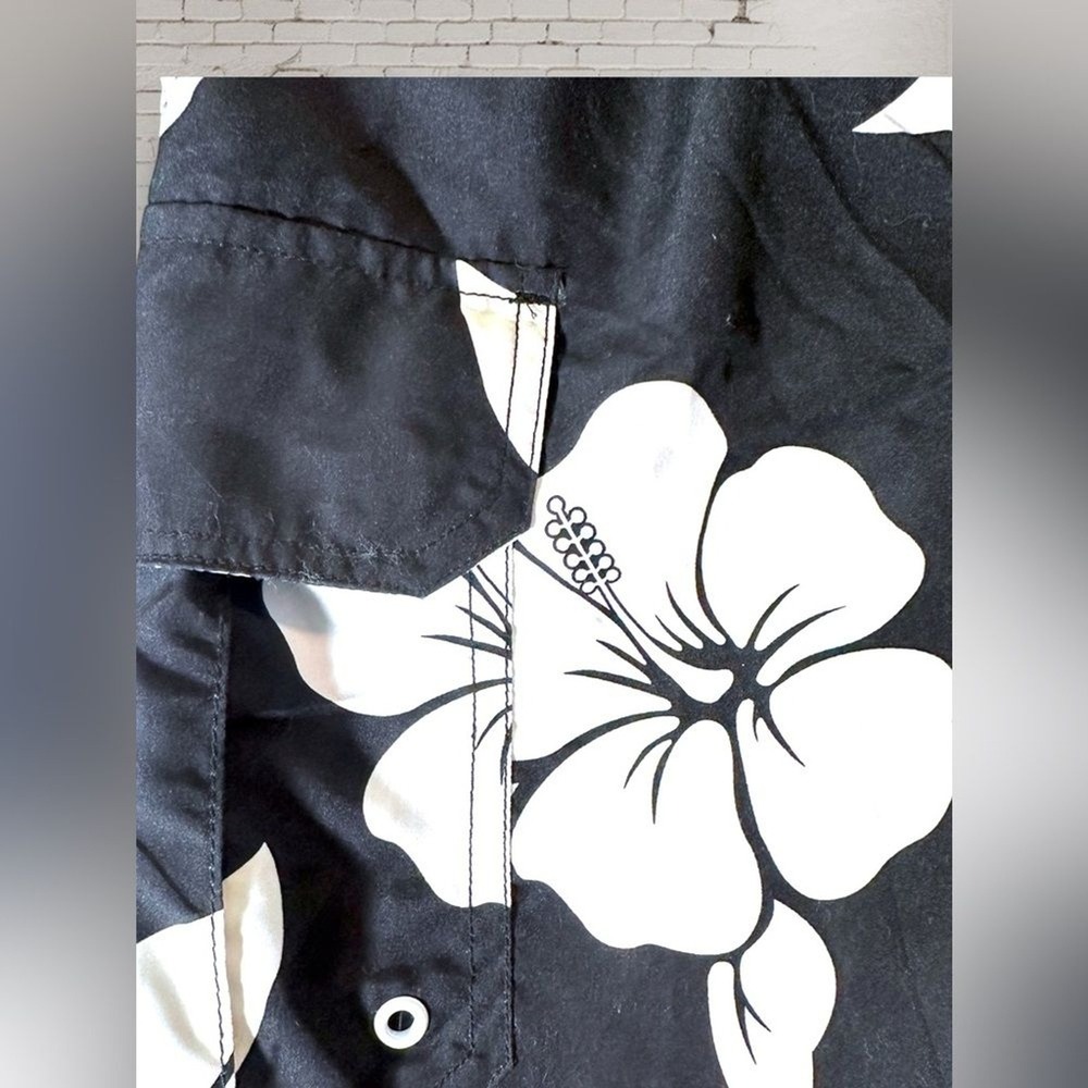 Islander swim trunks w/cargo pocket. XL 8" inseam elastic waist. Hawaiian new - Picture 2 of 7